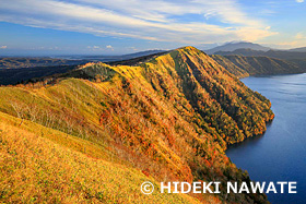 朝の摩周湖　斜里岳　北海道　10月