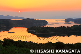 英虞湾夕陽　真珠筏　　桐垣展望台から撮影　三重県　10月