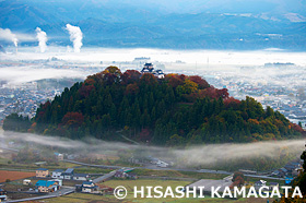 天空の城 越前大野城雲海　紅葉　福井県　11月