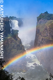 虹とヴィクトリアフォールズ　ジンバブエ　9月