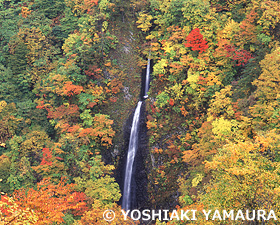 つむじくらの滝　福島県　10月