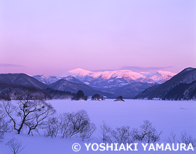 秋元湖と安達太良山　福島県　2月