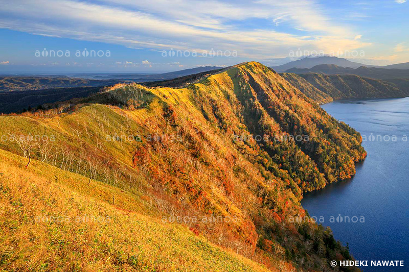 朝の摩周湖　斜里岳　北海道　10月